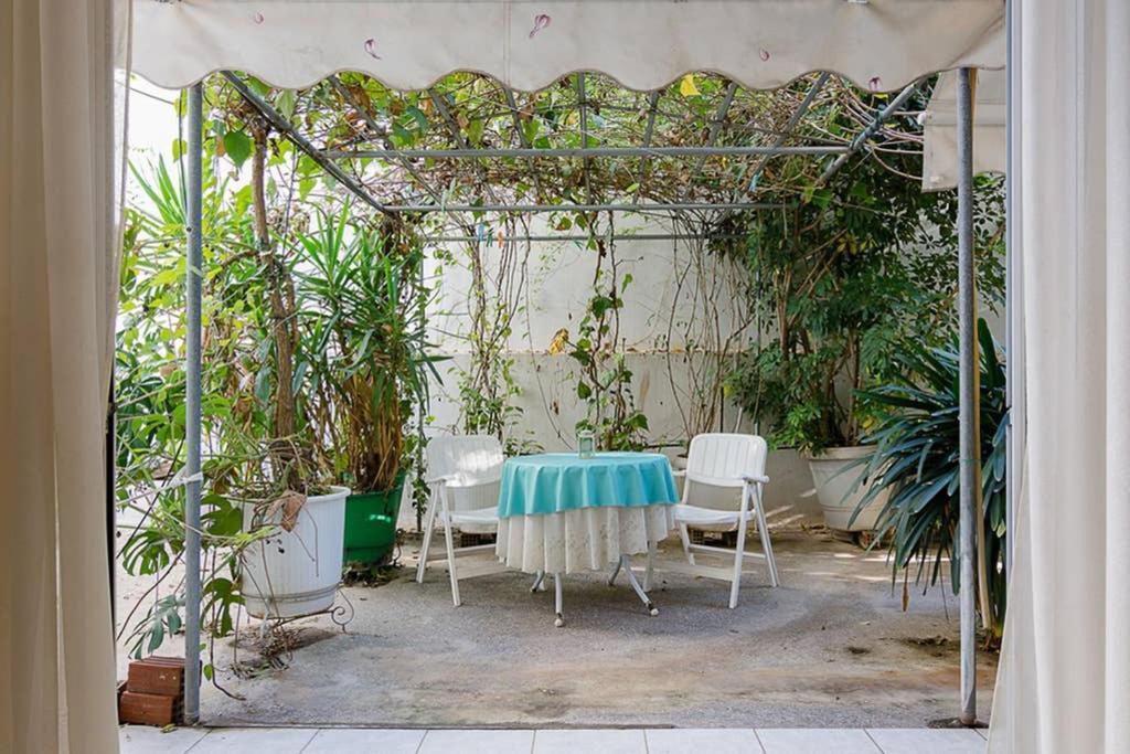 אתונה Vintage Style Apartment With Beautiful Backyard מראה חיצוני תמונה