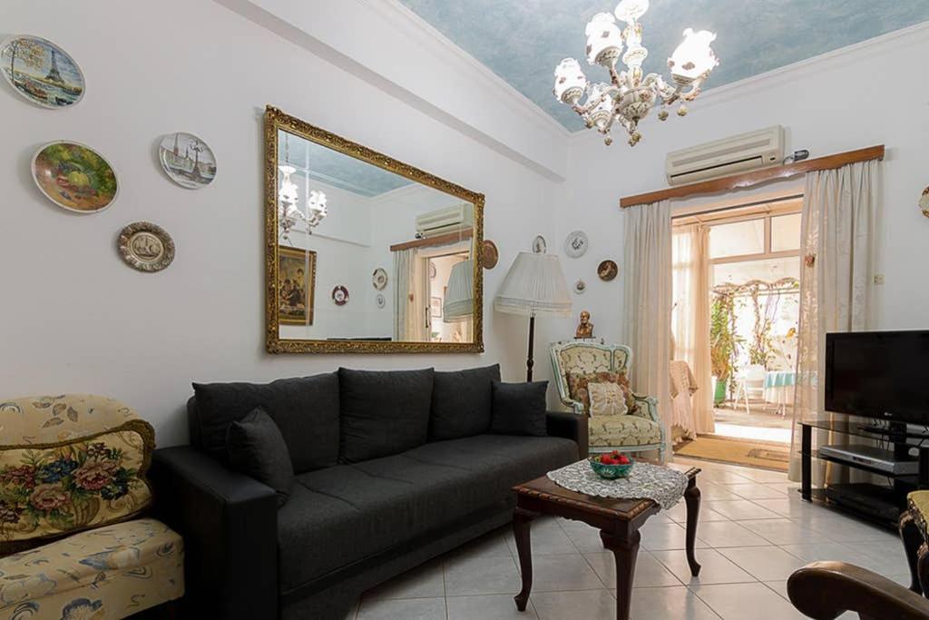 אתונה Vintage Style Apartment With Beautiful Backyard מראה חיצוני תמונה