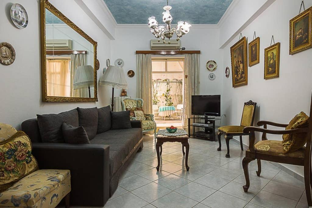 אתונה Vintage Style Apartment With Beautiful Backyard מראה חיצוני תמונה